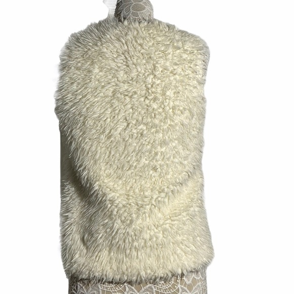 Justice Faux Fur Christmas Vest Front Hook Closure 12/14 - Picture 3 of 9